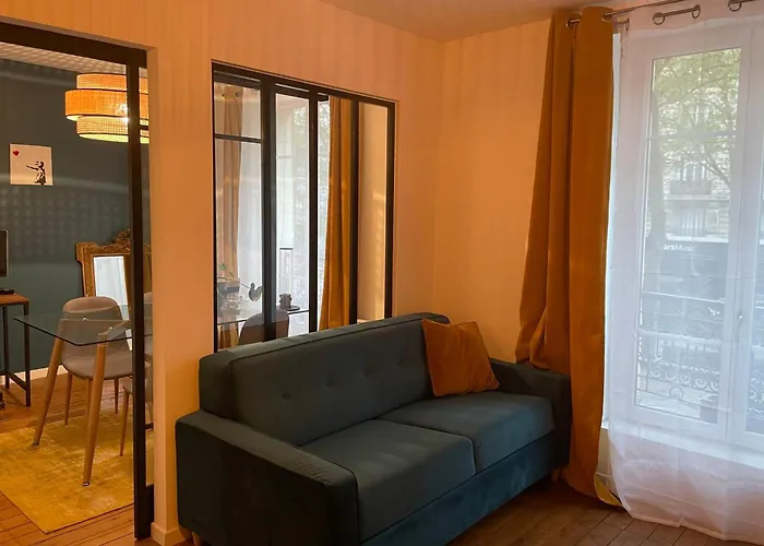 42M Close To Montmartre